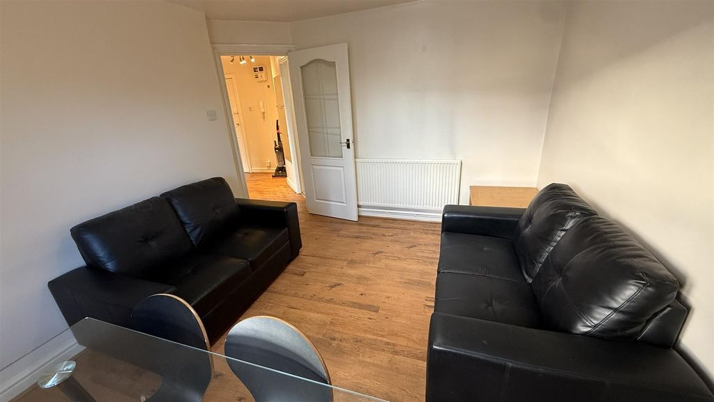 Property photo 3 of 9 3.Jpeg