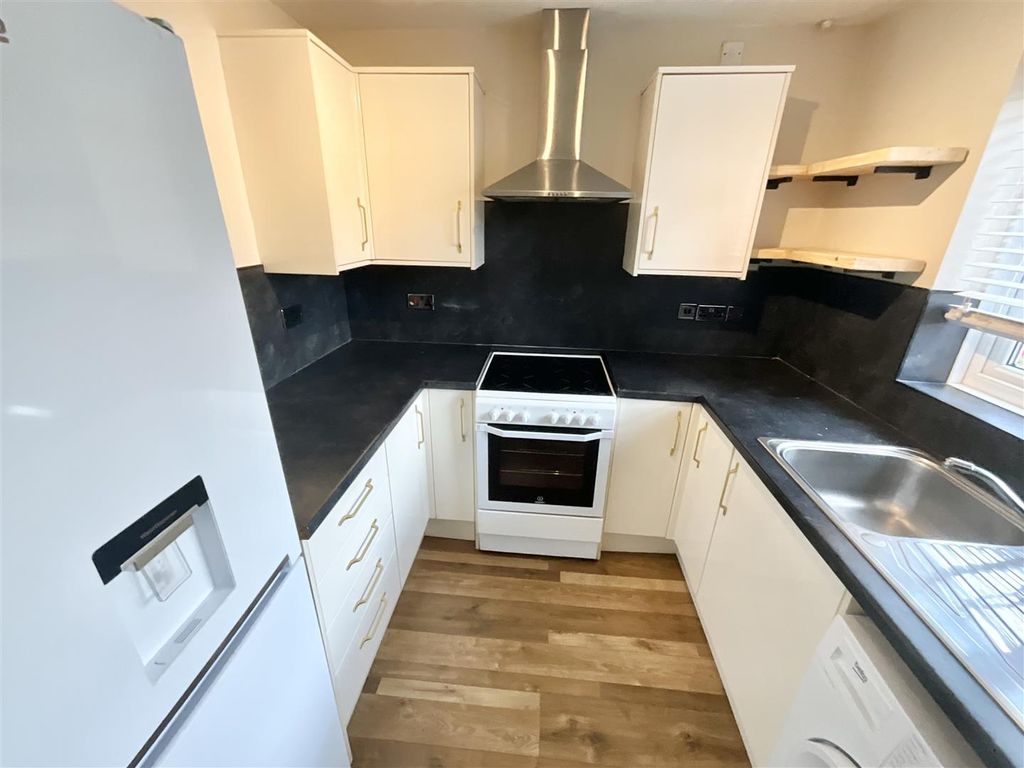 Property photo 2 of 9 Kitchen