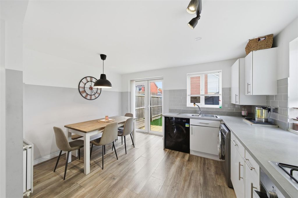 Property photo 2 of 21 Kitchen/Diner