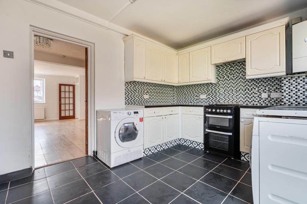 Property photo 2 of 19 Kitchen