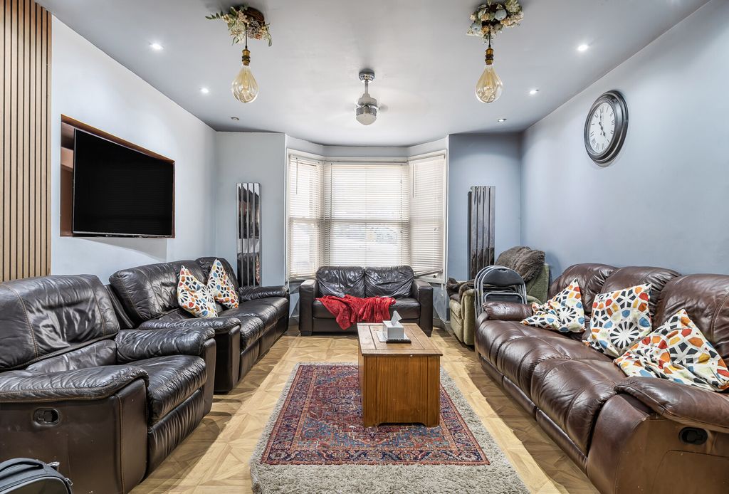 Property photo 2 of 9 1331006-8-6887A41...