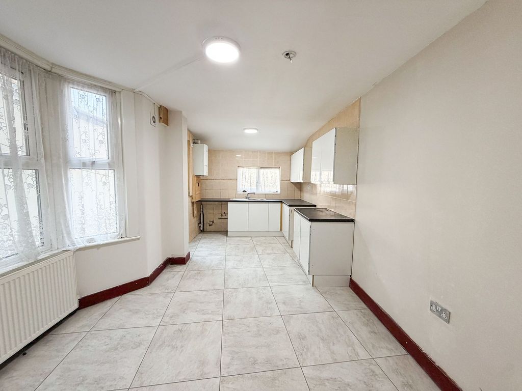Property photo 3 of 14 Mayville Rd E11