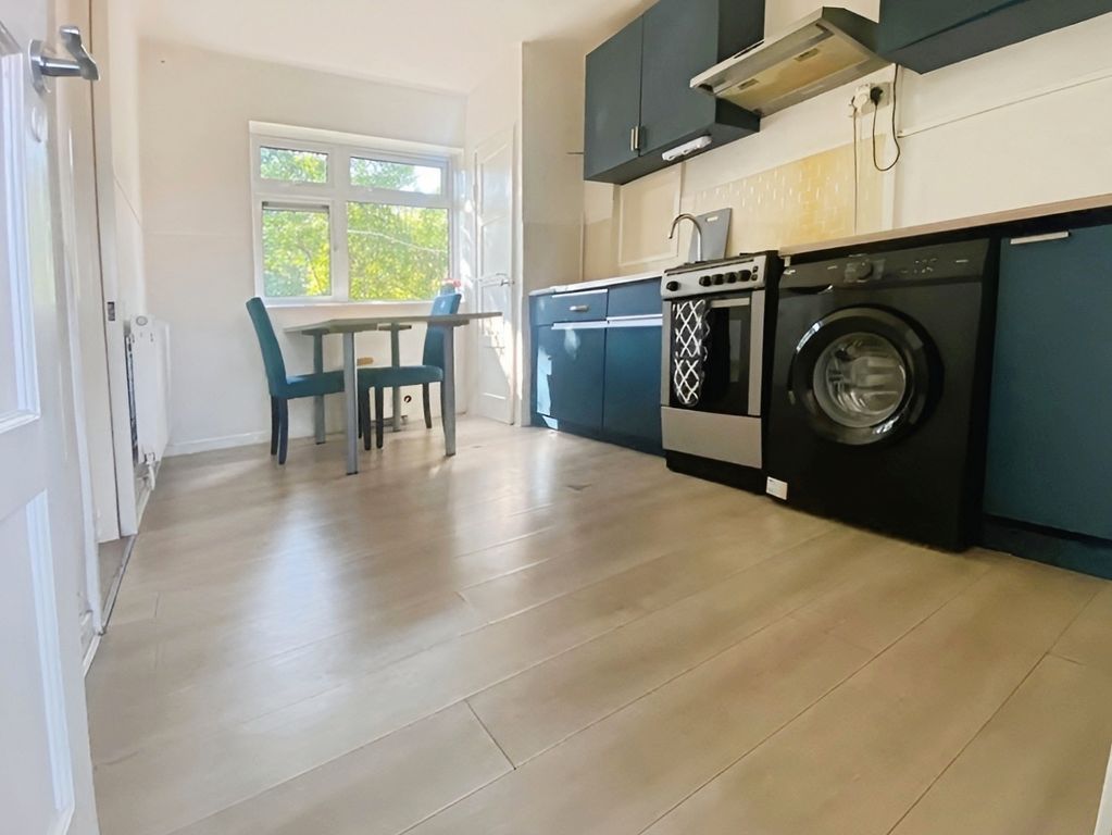 Property photo 2 of 10 36329F84-86 20 2813 29