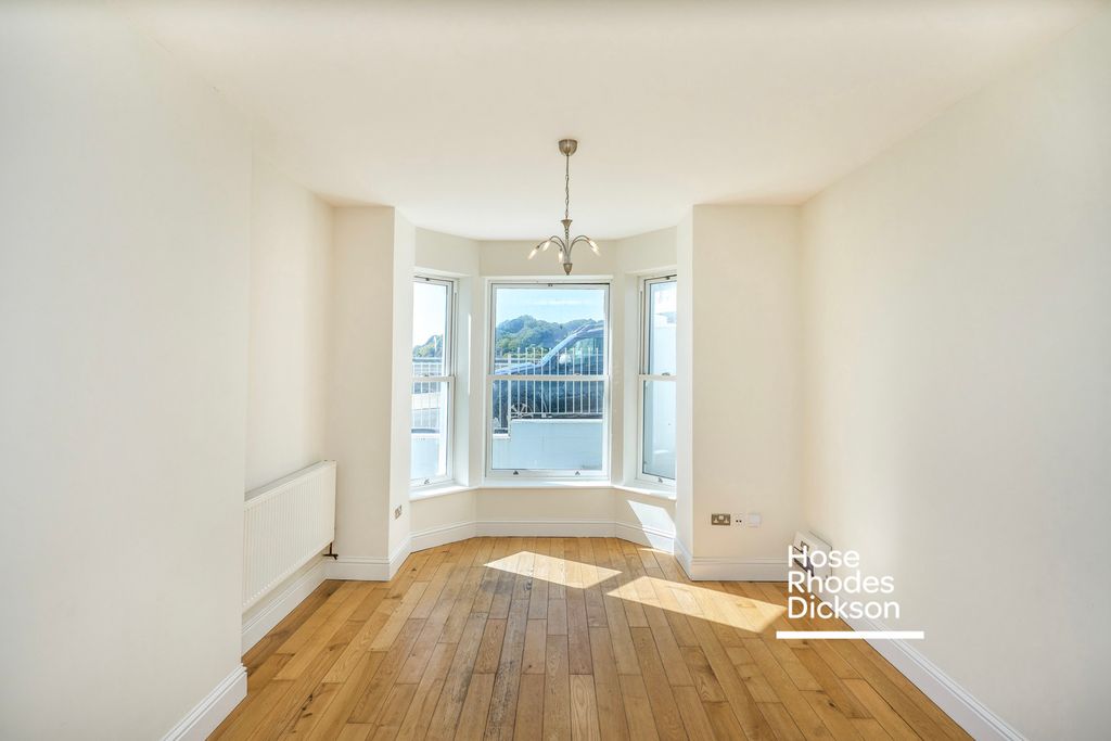 Property photo 2 of 30 Pbox-Img.Jpg