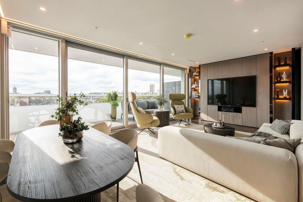 Property photo 1 of 17 Image