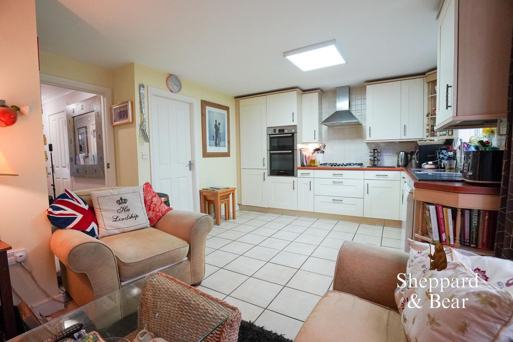 Property photo 3 of 31 Kitchen