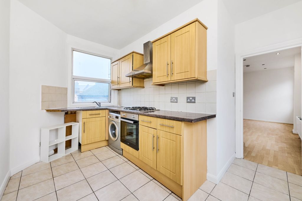 Property photo 2 of 13 Kfh_-_Coldharbour_La