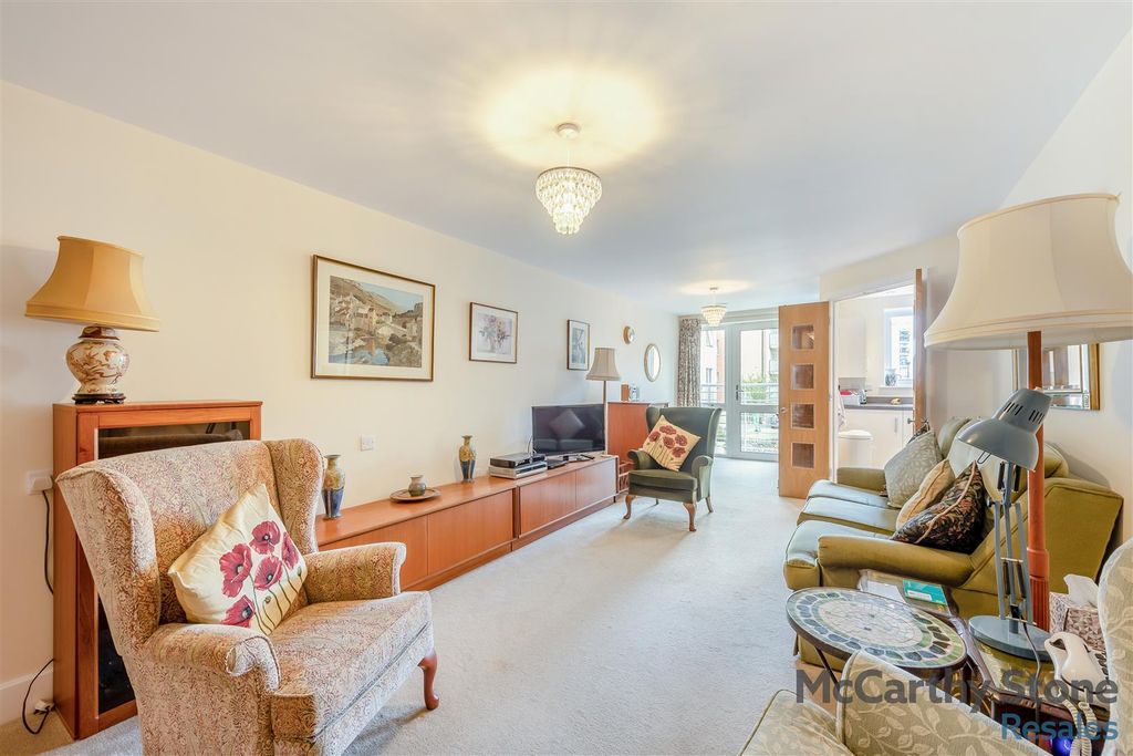 Property photo 3 of 10 8667080-Interior04.Jpg