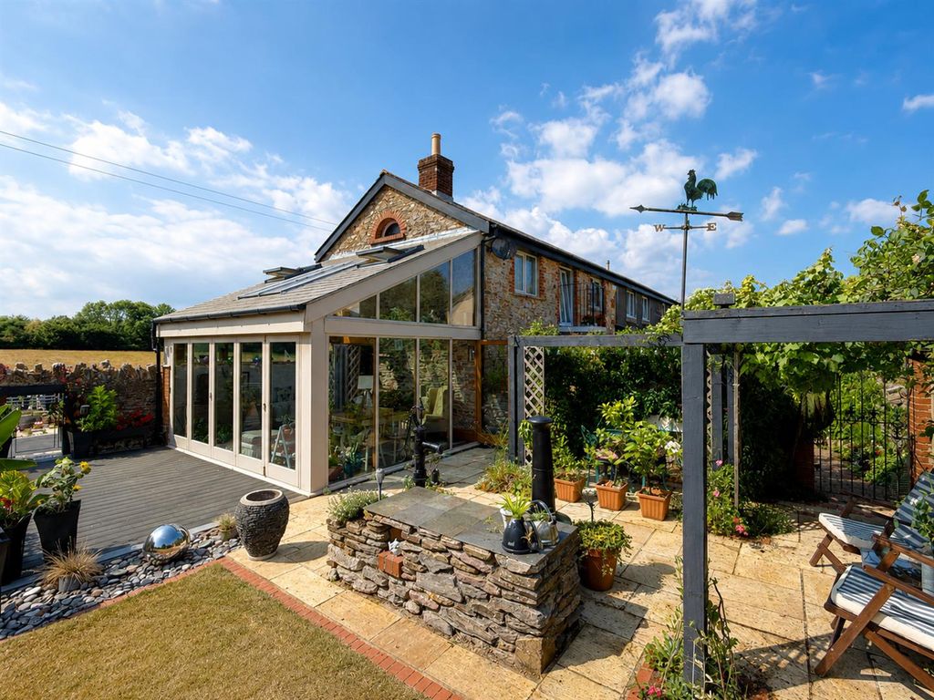 Property photo 2 of 24 Conservatory.Png