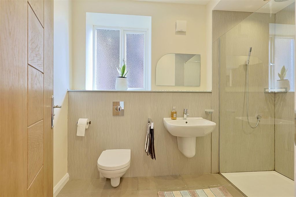 Property photo 3 of 25 809Eadb7-02E9-44Be-B5Cf-99Dbd625A64C_1_201_A.Jpeg