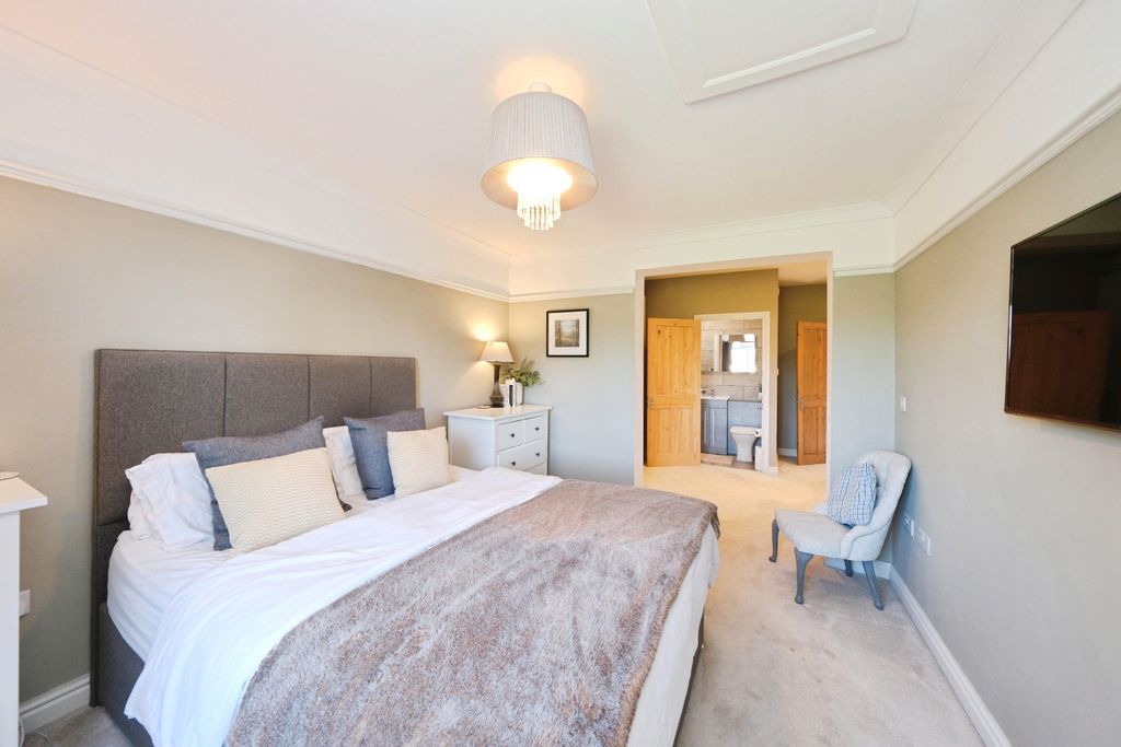Additional image 17 of 5 bed detached house for saleWyvern Avenue, Nottingham NG10