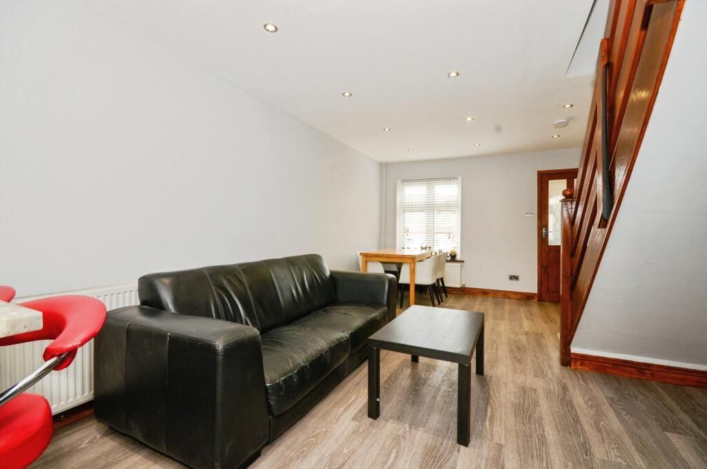 Property photo 2 of 13 Davidson Frost-Wellings, Dfw, Daintry Close, Harro