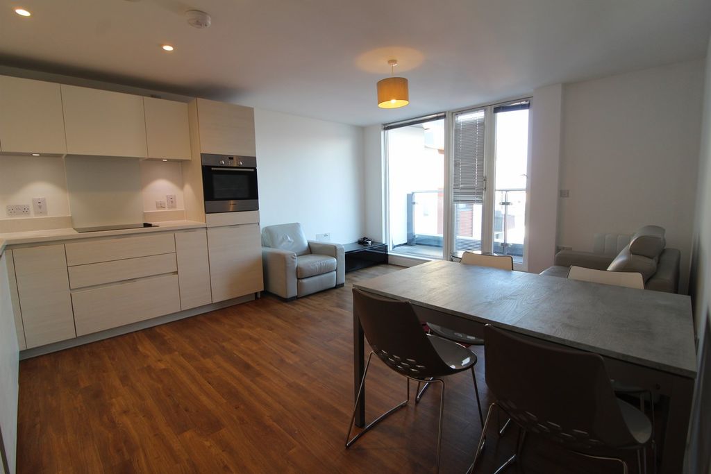 Property photo 2 of 7 Lounge/Kitchen