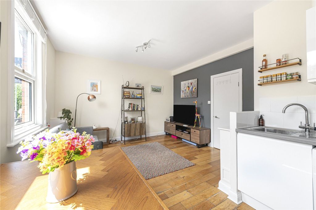 Property photo 3 of 6 Reception/Kitchen