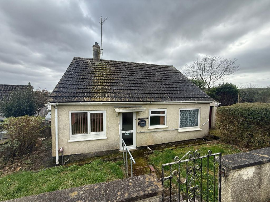 Property photo 3 of 11 Bungalow Frontage