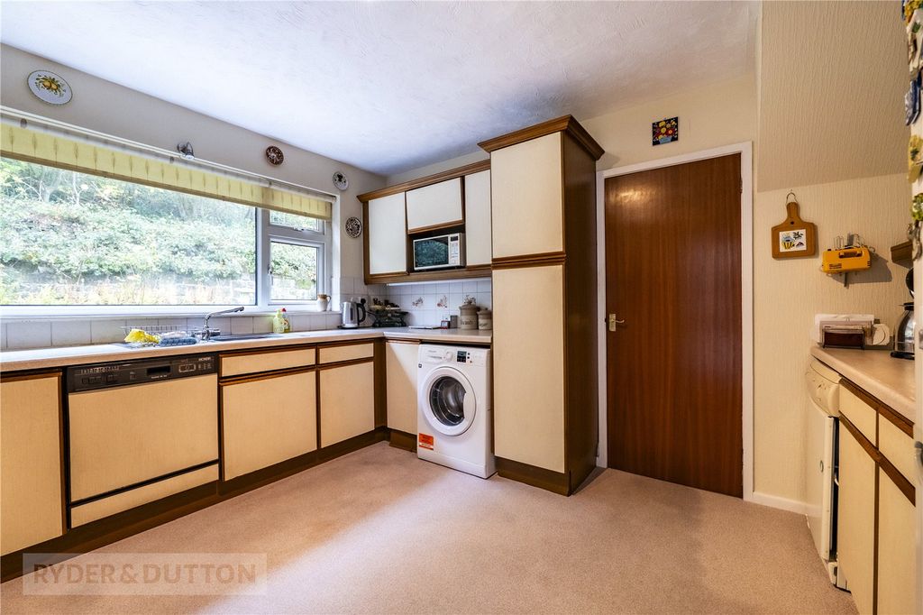 Property photo 3 of 21 Kitchen