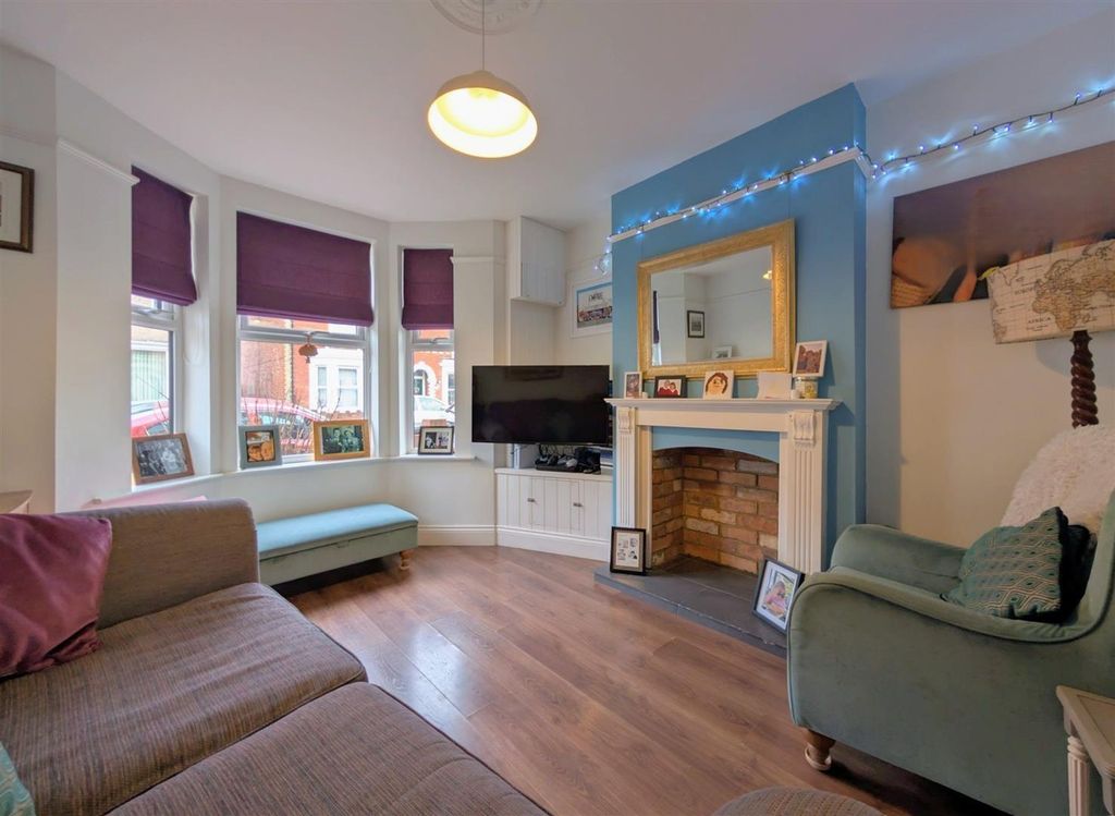 Property photo 2 of 21