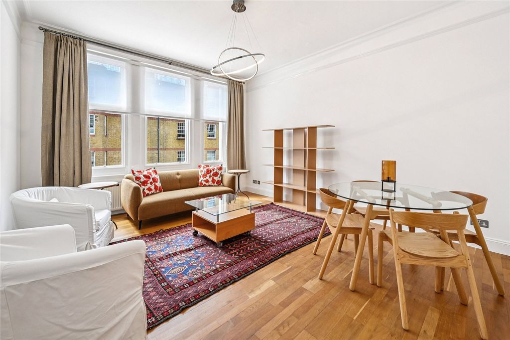 Property photo 1 of 10 Ridgmount Gardens