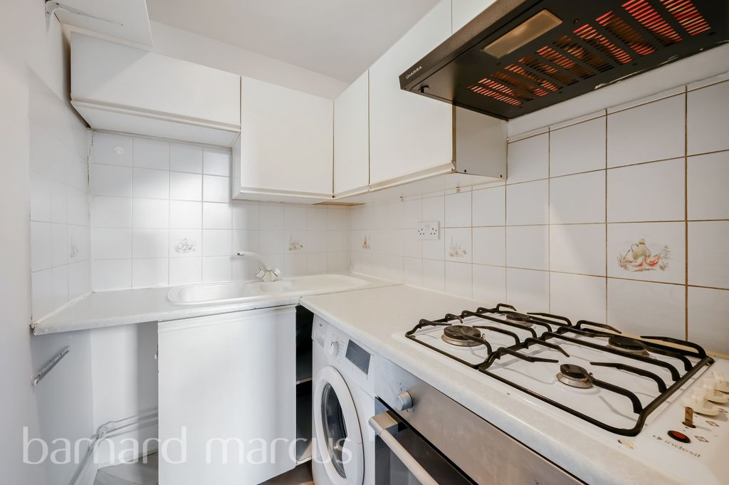 Property photo 3 of 9 Balcony