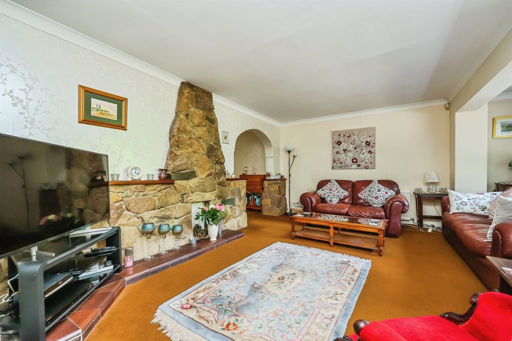 Property photo 3 of 28