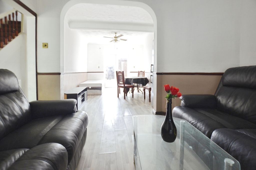 Property photo 2 of 8 Pbox-Img.Jpg