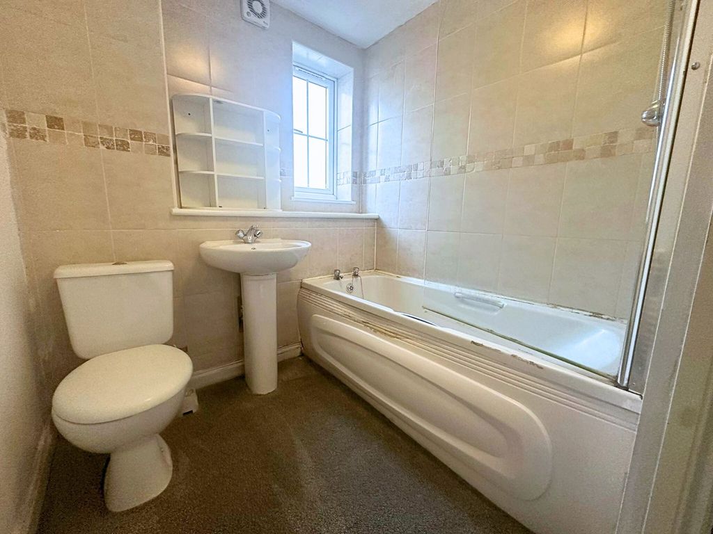 Property photo 3 of 7 Bathroom