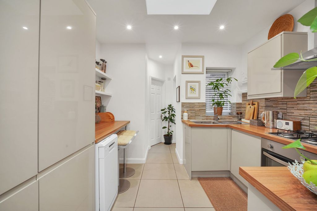 Property photo 2 of 30