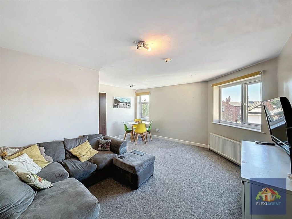 Property photo 2 of 17 4306673