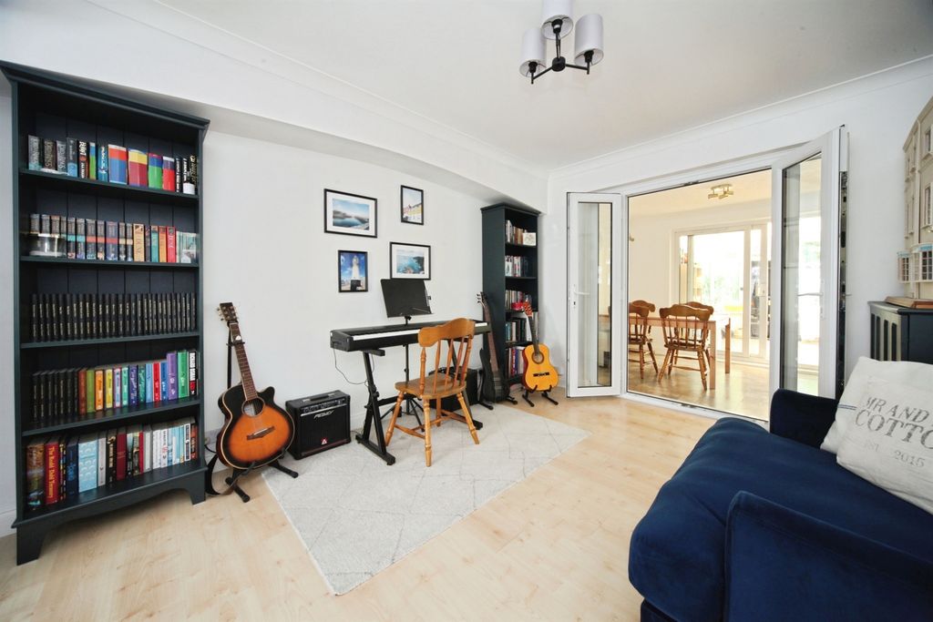 Property photo 3 of 16