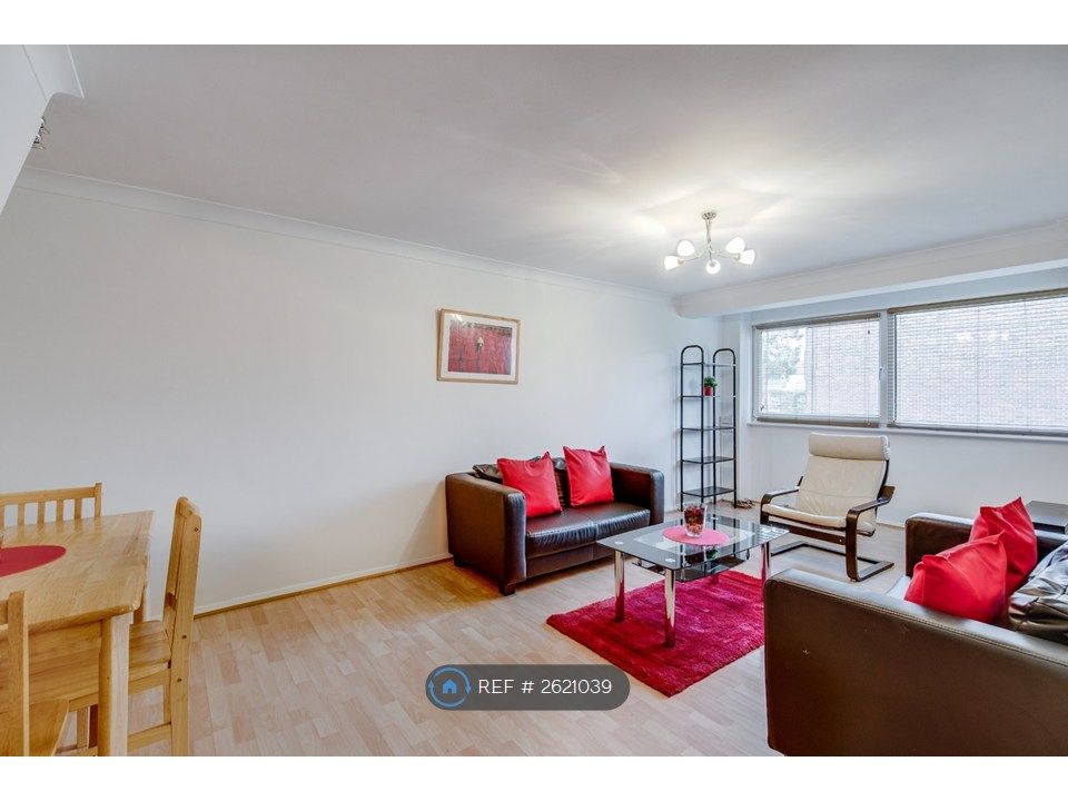 Property photo 1 of 11 Spacious Living Room