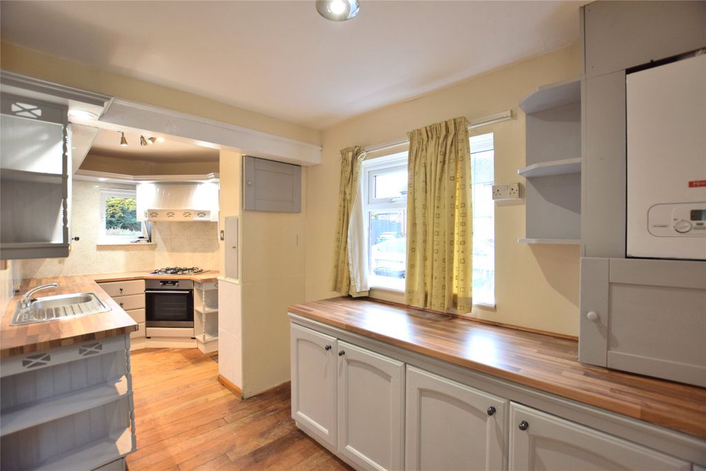 Property photo 2 of 12 Kitchen