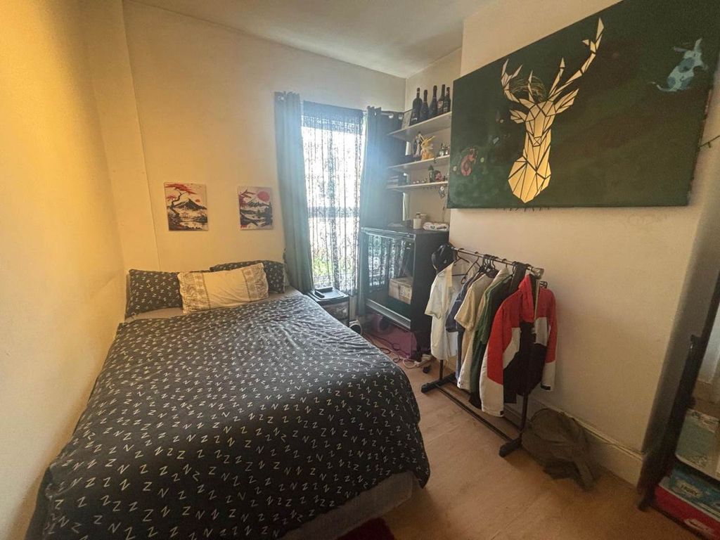 Property photo 3 of 8 Bedroom 1