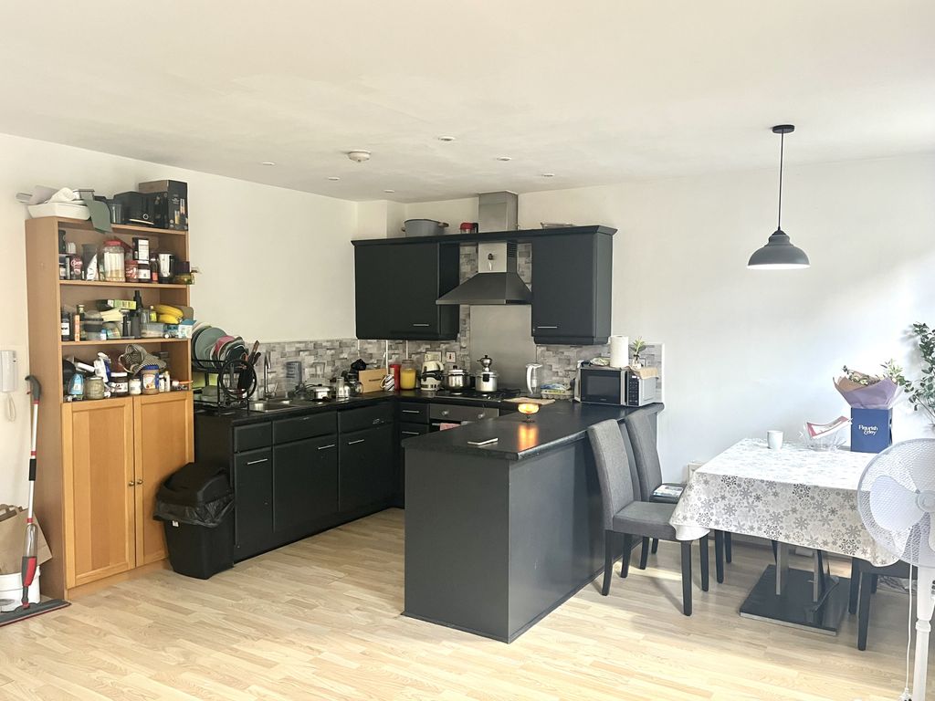Property photo 3 of 12 Kitchen