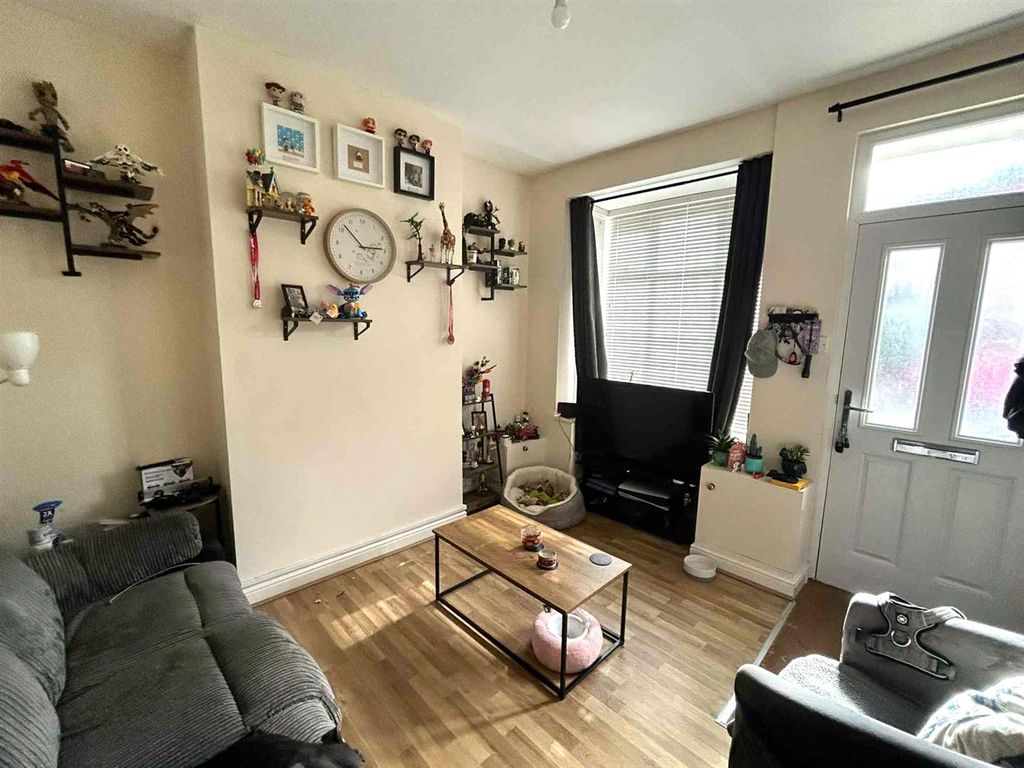 Property photo 3 of 11 0430A4A1-0704-4Aed-Aeaa-4A64Bea93B09.Jpg