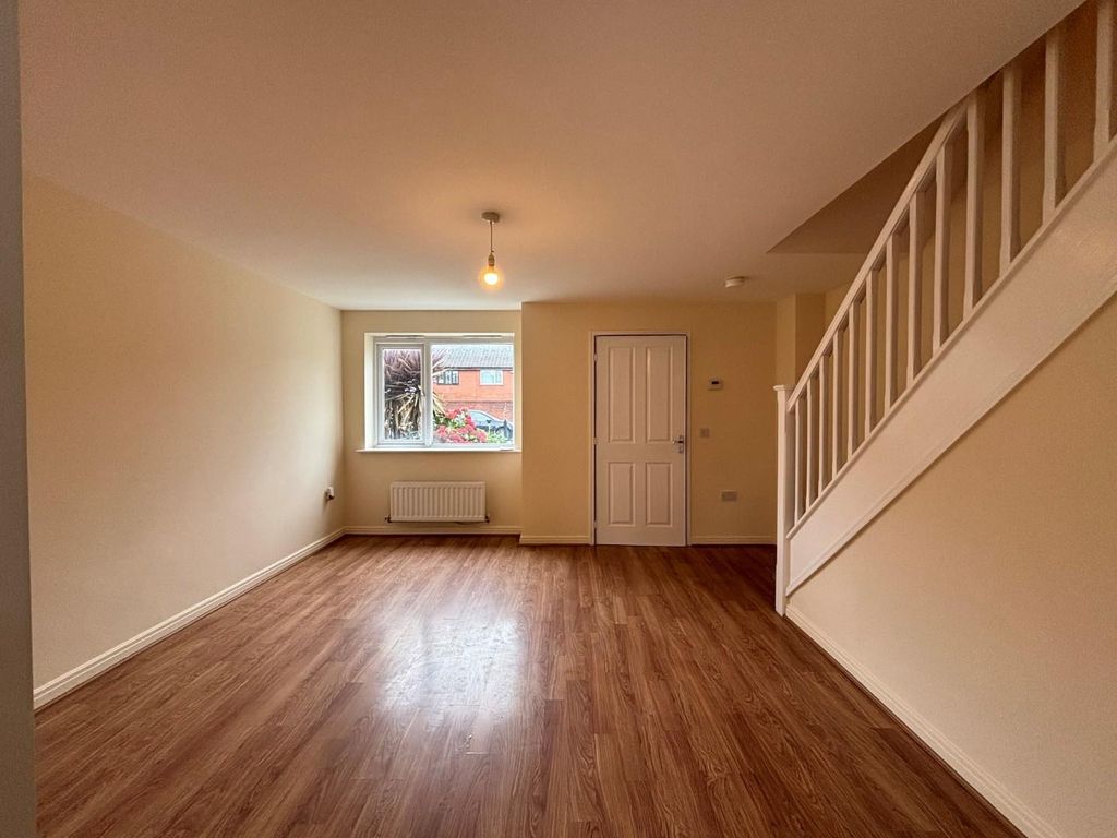 Property photo 3 of 12 L Room.Jpg