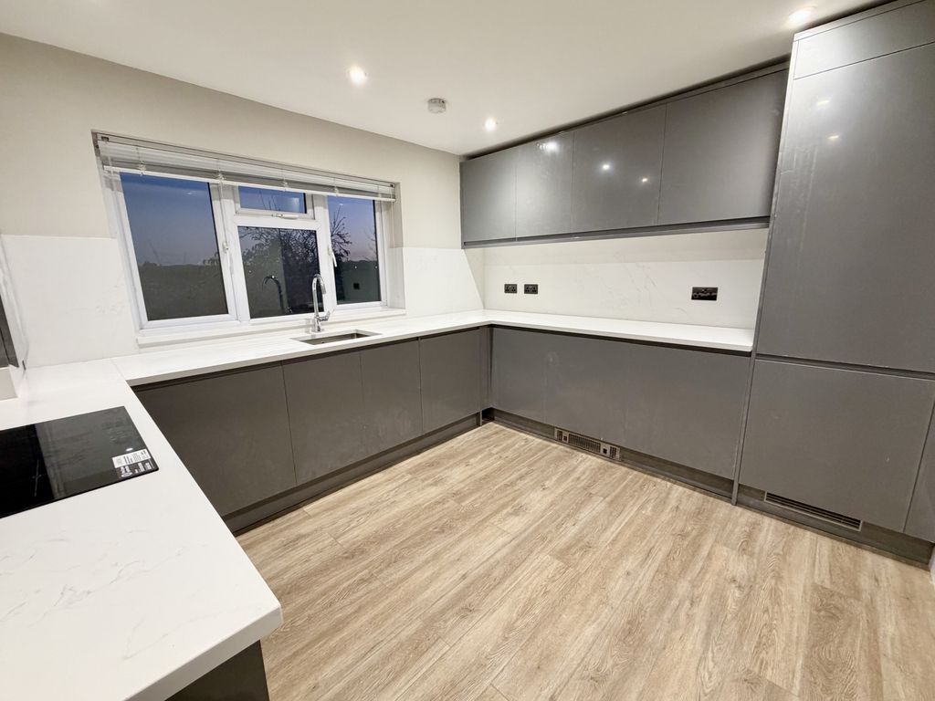 Property photo 2 of 13 Photo 12