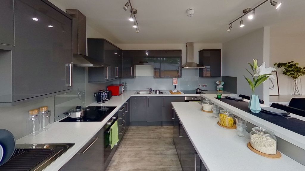 Property photo 3 of 13 Kitchen 1.1