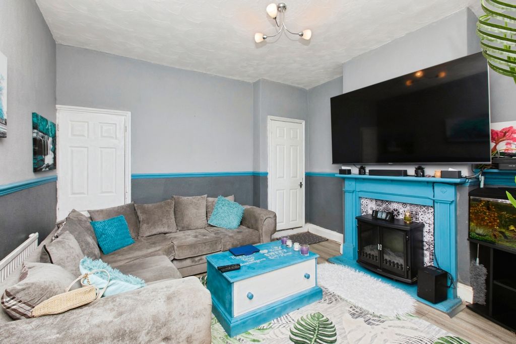 Property photo 2 of 17 Living Room