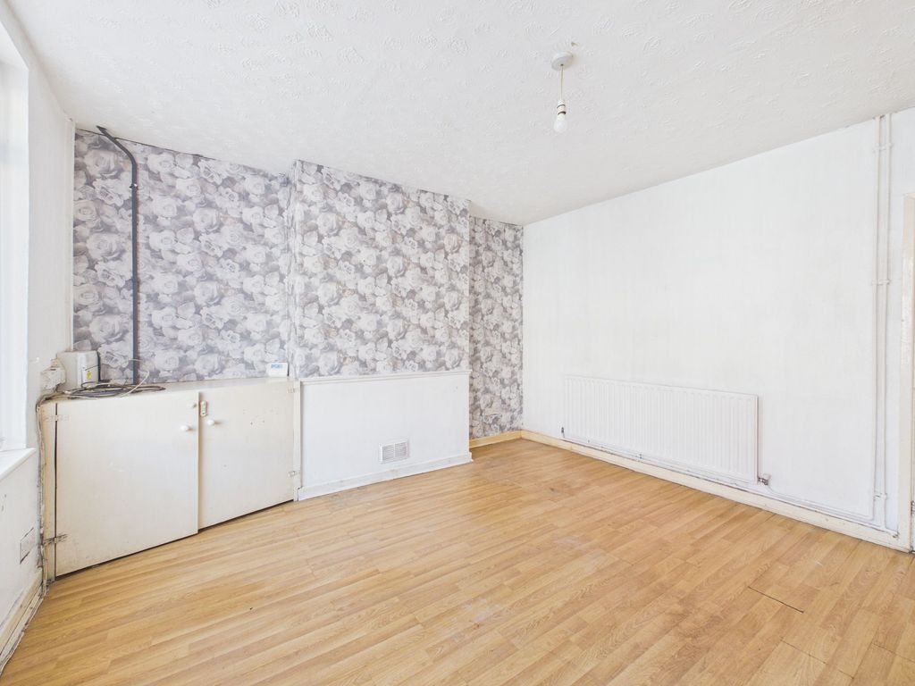 Property photo 3 of 15 Lounge