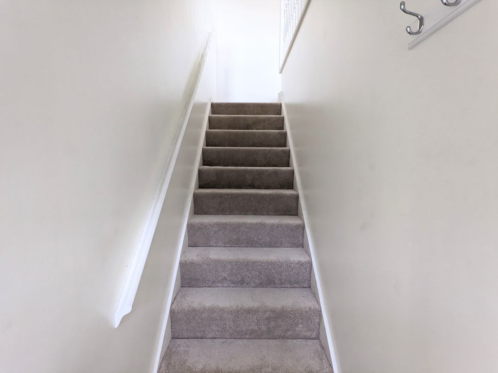 Property photo 2 of 10 Hallway