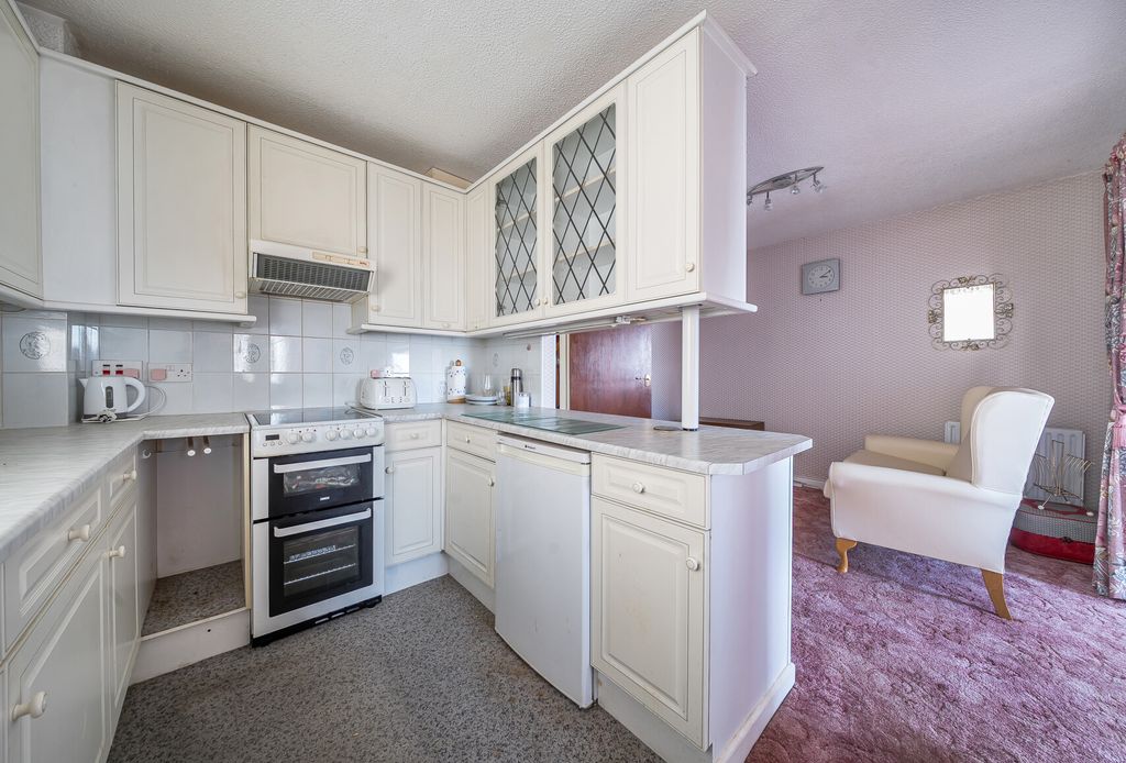 Property photo 2 of 21 1395928-9-695E65c...