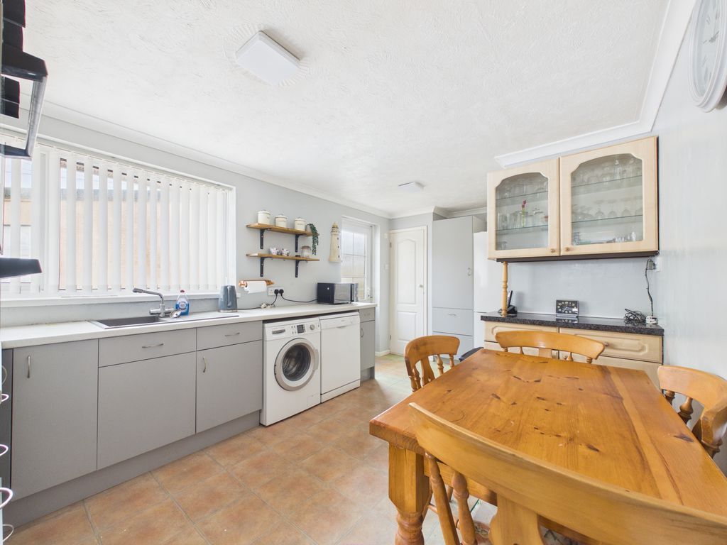 Property photo 2 of 11 Kitchen/Dining Room