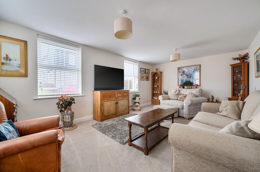 Property photo 2 of 15 2 - Lounge