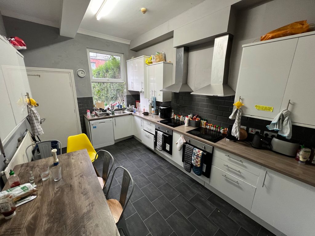 Property photo 3 of 5 Picture No. 10