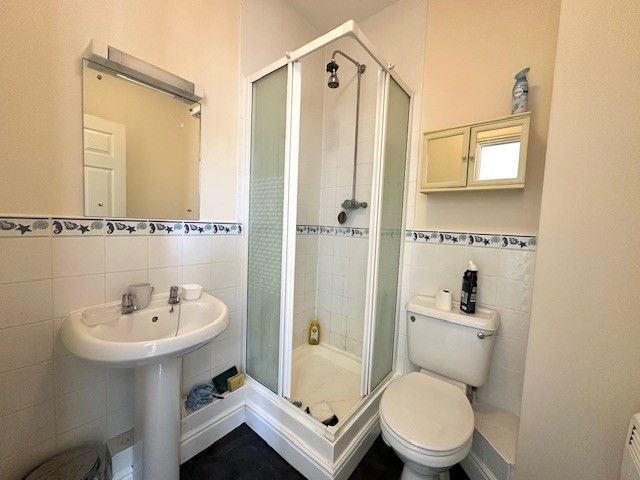 Property photo 3 of 5 En-Suite Bathroom