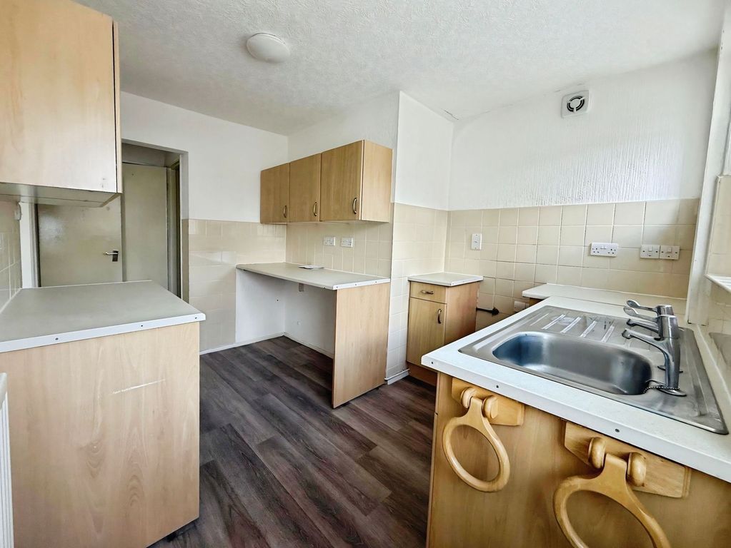 Property photo 3 of 13 Kitchen