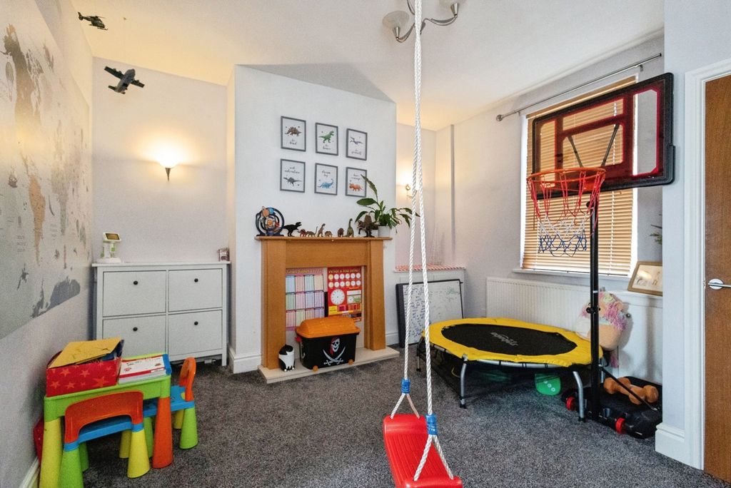 Property photo 3 of 18 Pbox-Img.Jpg