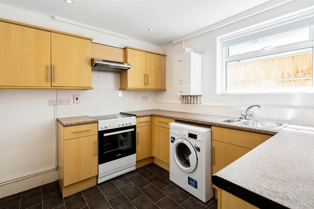 Property photo 3 of 8 Kitchen