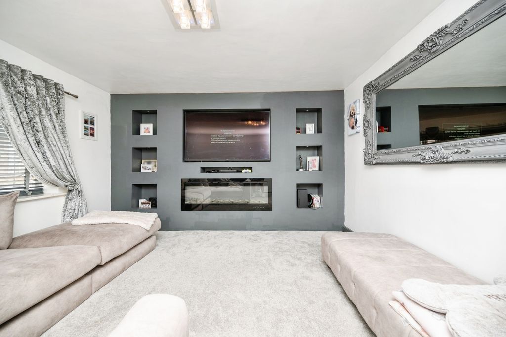 Property photo 3 of 27 Pbox-Img.Jpg