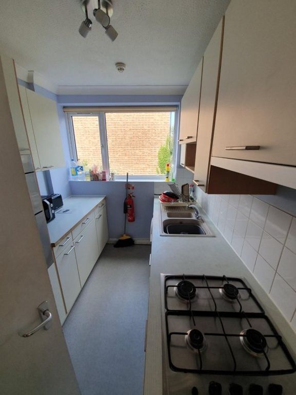 Property photo 3 of 7 Kitchen